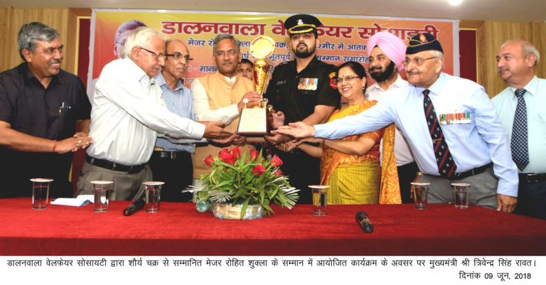 आर्मी के 40 सफल ऑपरेशन  (अभियान) करने वाले मेजर रोहित शुक्ला हुए सम्मानित!