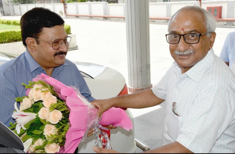 दीपेंद्र चौधरी ने महानिदेशक सूचना का पदभार ग्रहण किया।