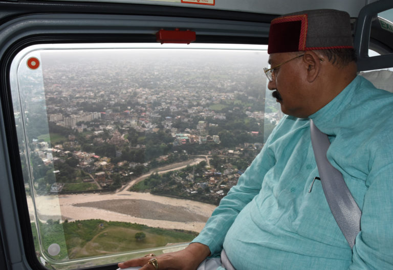 हैलीकॉप्टर से सतपाल महाराज ने किया हरिद्वार व कोटद्वार बाढ़ प्रभावित क्षेत्रों का सर्वेक्षण।