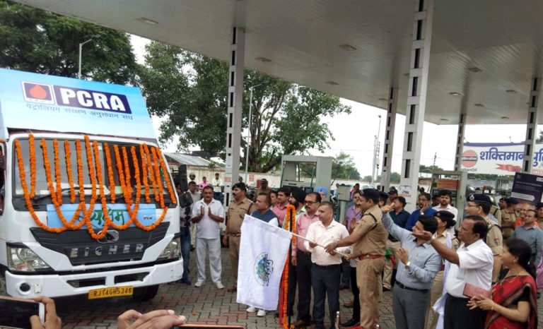अपर महानिदेशक अशोक कुमार ने किया पीसीआरए प्रचार वैन को हरी झण्डी देख उदघाटन।