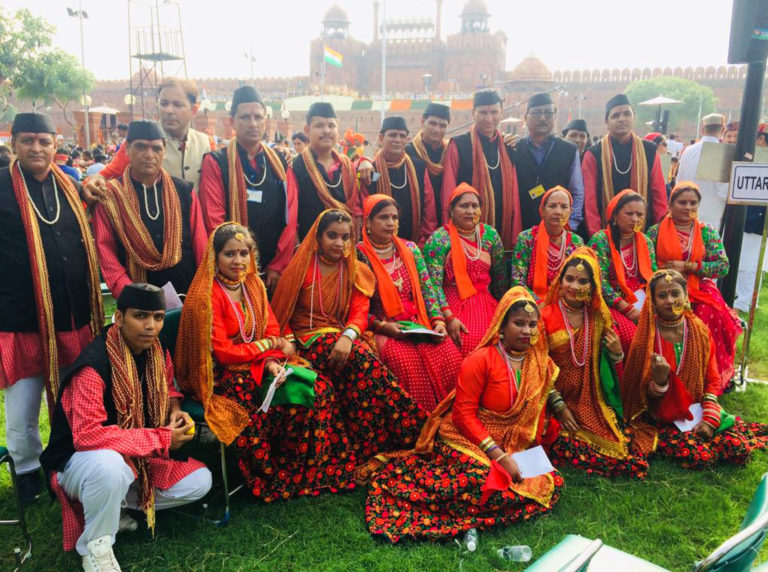 स्वतंत्रता दिवस पर उत्तराखण्ड प्रवासियों के दल ने पारम्परिक वेशभूषा में किया प्रतिभाग।