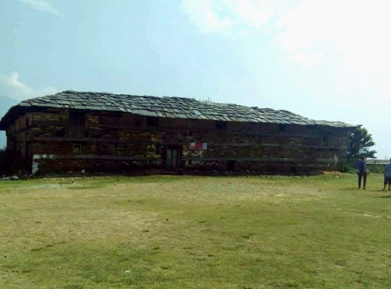 काश….कि इस राजगढ़ी का खेवनहार होता! कोई तो हो जो इसके अतीत के पत्थर उलटे!