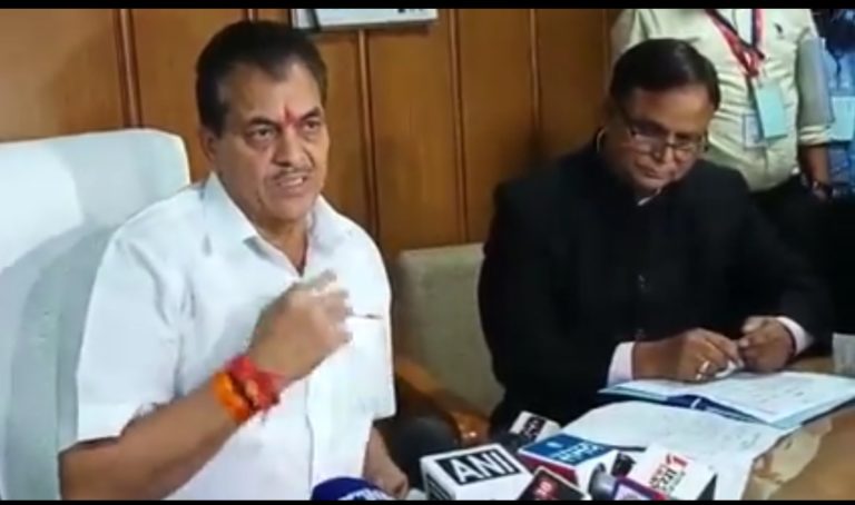 उत्तराखण्ड के इतिहास में एक नया इतिहास जुड़ा। विधान सभा सत्र बिना व्यवधान के निश्चितकाल के लिए स्थगित।