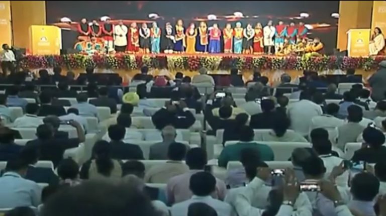 गढ़वाली मांगल गीतों में झूमे प्रधानमंत्री। चेक रिपब्लिक के राजदूत बनाते रहे वीडियो।