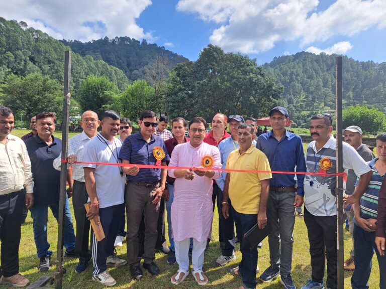 शरद/शीतकालीन क्रीडा प्रतियोगिता का प्रमुख द्वारीखाल महेन्द्र सिंह राणा ने किया शुभारम्भ।