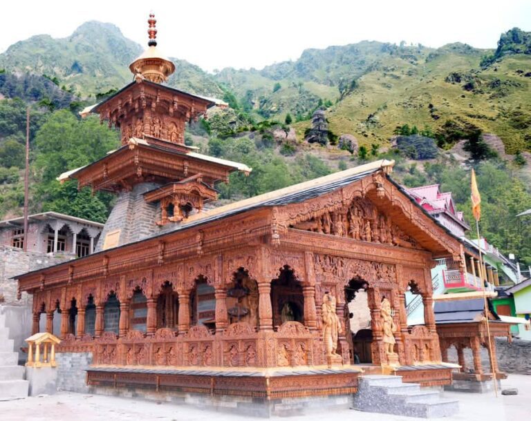 अद्भुत काष्ठ शिल्प का नमूना है जौनसार की खत बौन्दूर के भटाड गांव का केदारनाथ मंदिर
